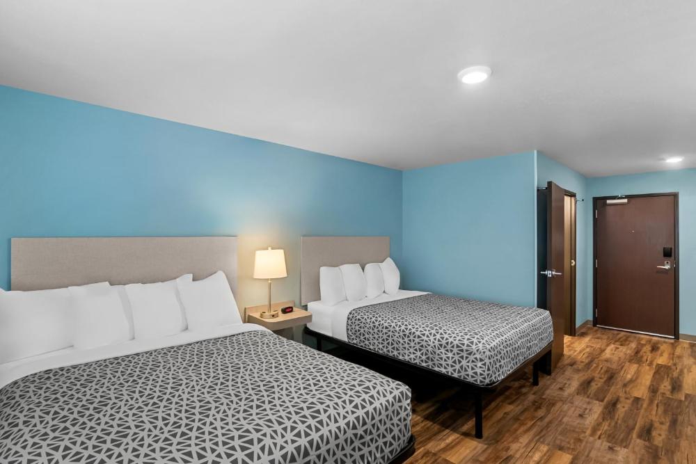 Queen Suite with Two Queen Beds - Non Smoking interior