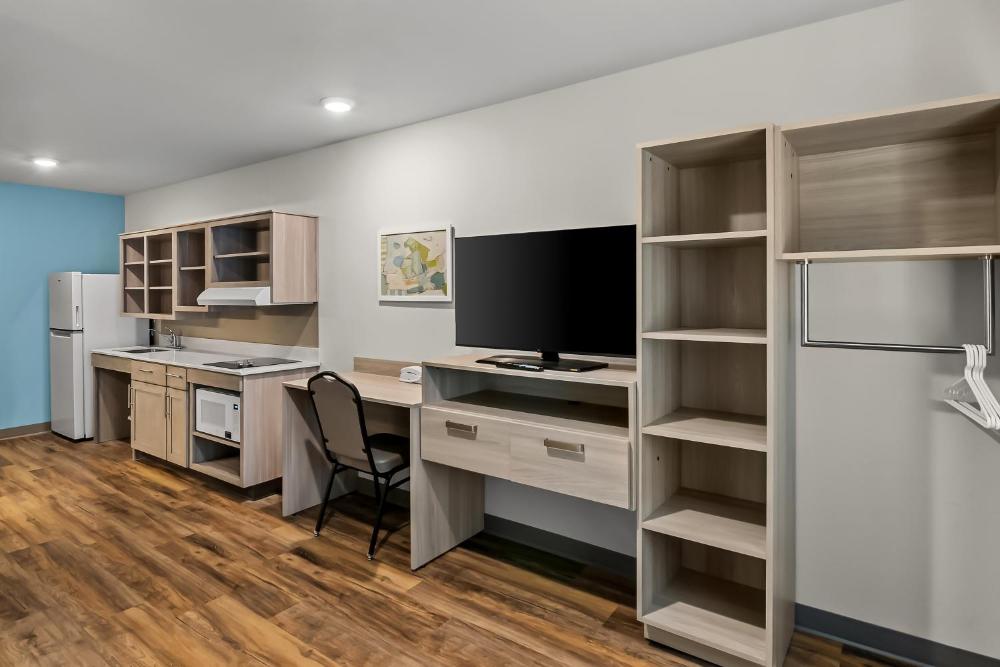 Queen Suite with Roll-In Shower - Disability Access/Non Smoking interior